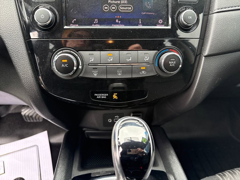 Used 2018 Nissan Rogue S image 22