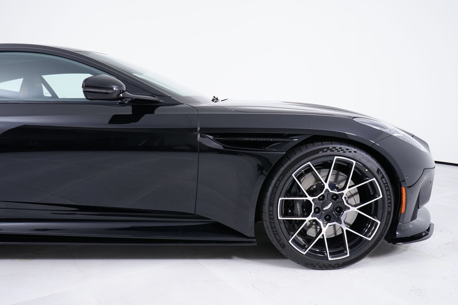 Used 2026 Aston Martin DB12 Coupe RWD image 14