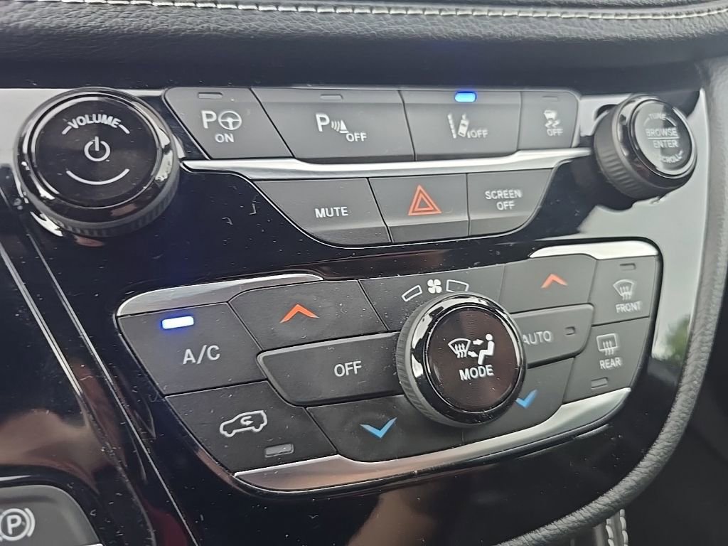 Used 2022 Chrysler Pacifica Limited w/ S Appearance Package FWD image 18