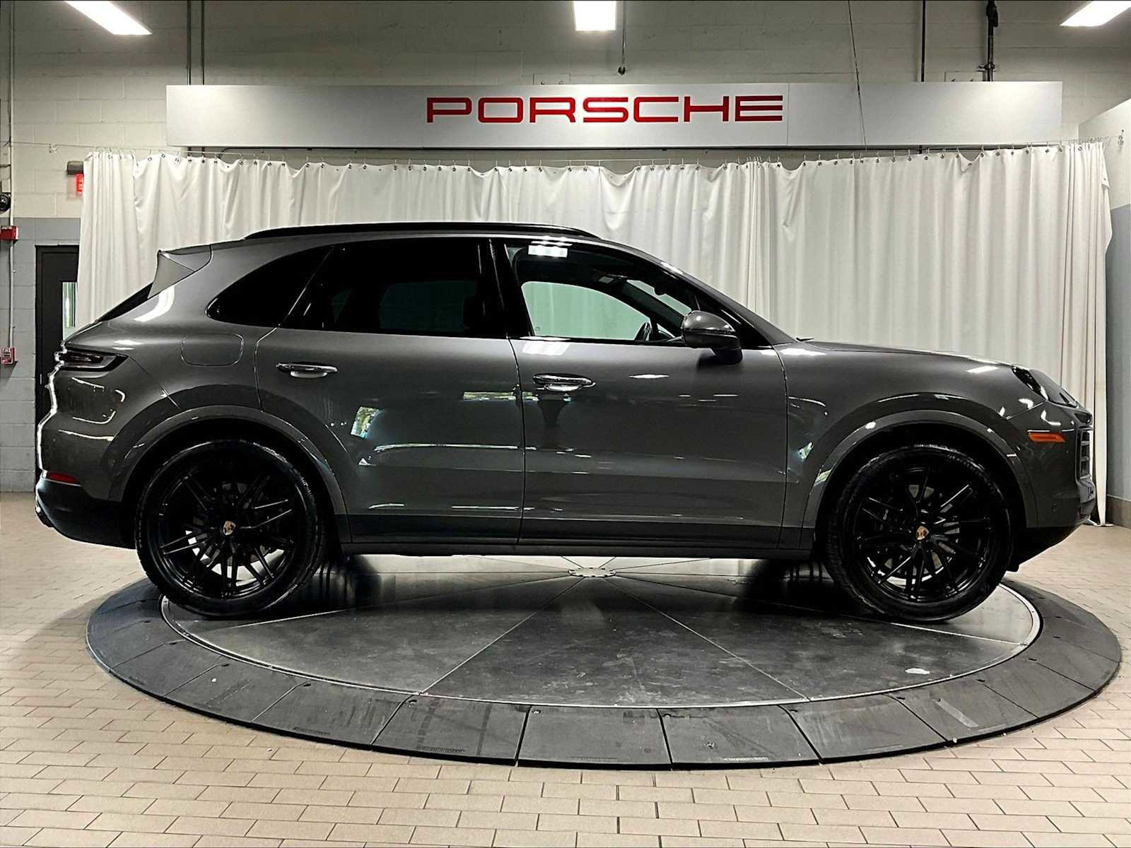 Used 2025 Porsche Cayenne image 10
