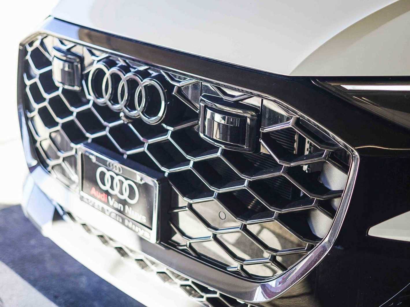 New 2025 Audi RS Q8 performance AWD/4WD image 7