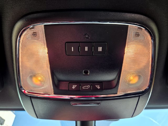 Used 2019 Jeep Grand Cherokee Altitude AWD/4WD image 17