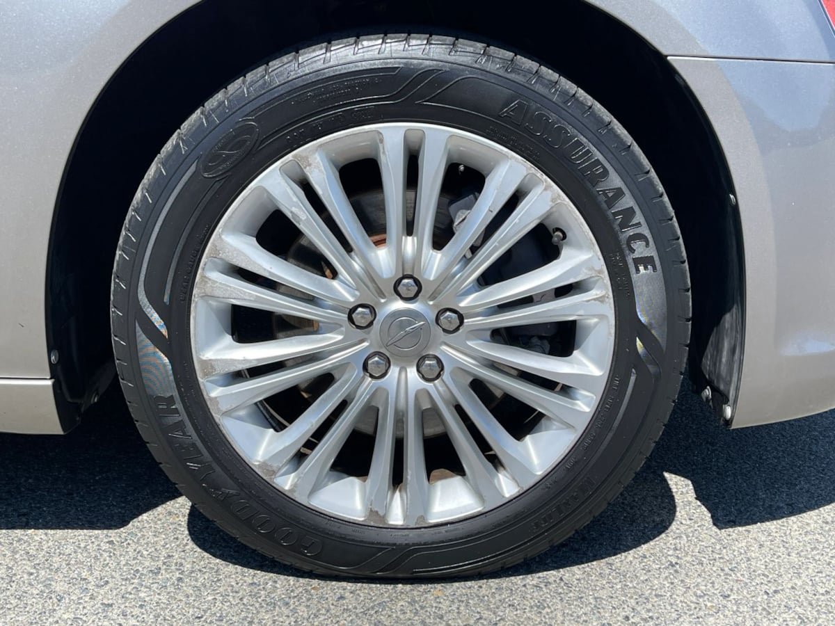 Used 2014 Chrysler 300 C AWD/4WD image 35