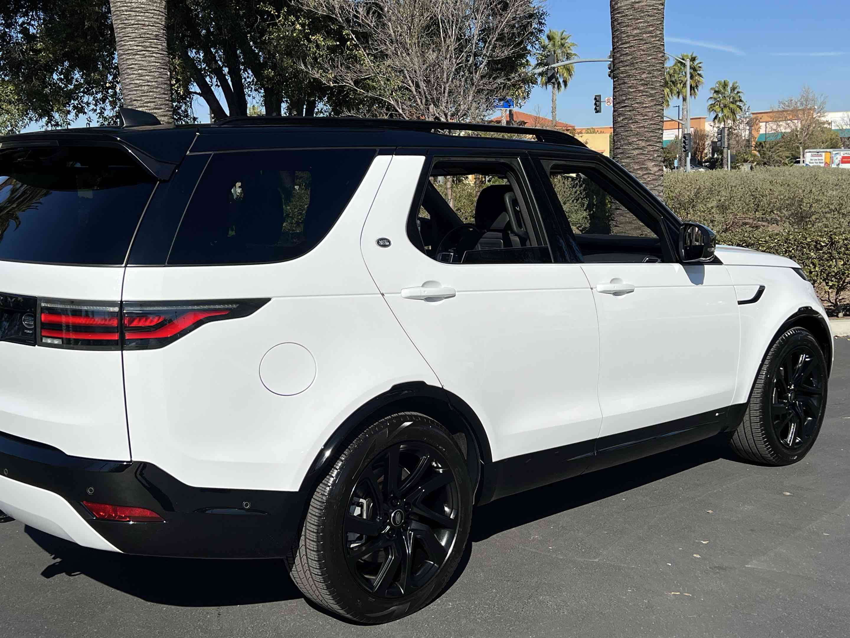 Used 2021 Land Rover Discovery S R-Dynamic image 45