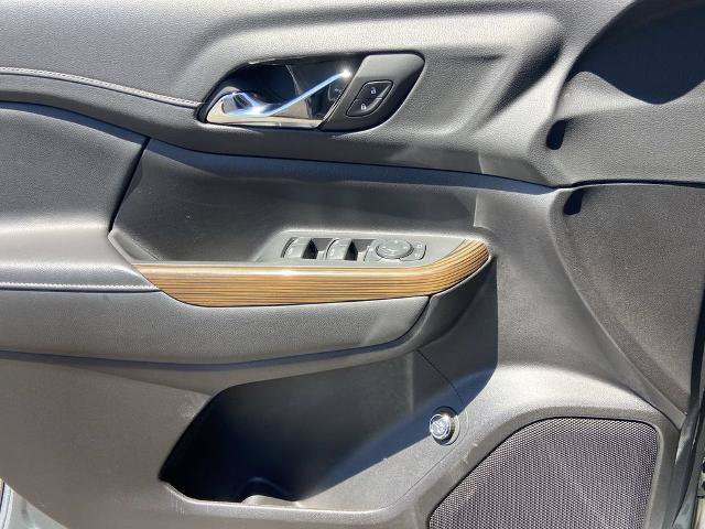 Used 2023 GMC Acadia SLE w/ Driver Convenience Package FWD image 17