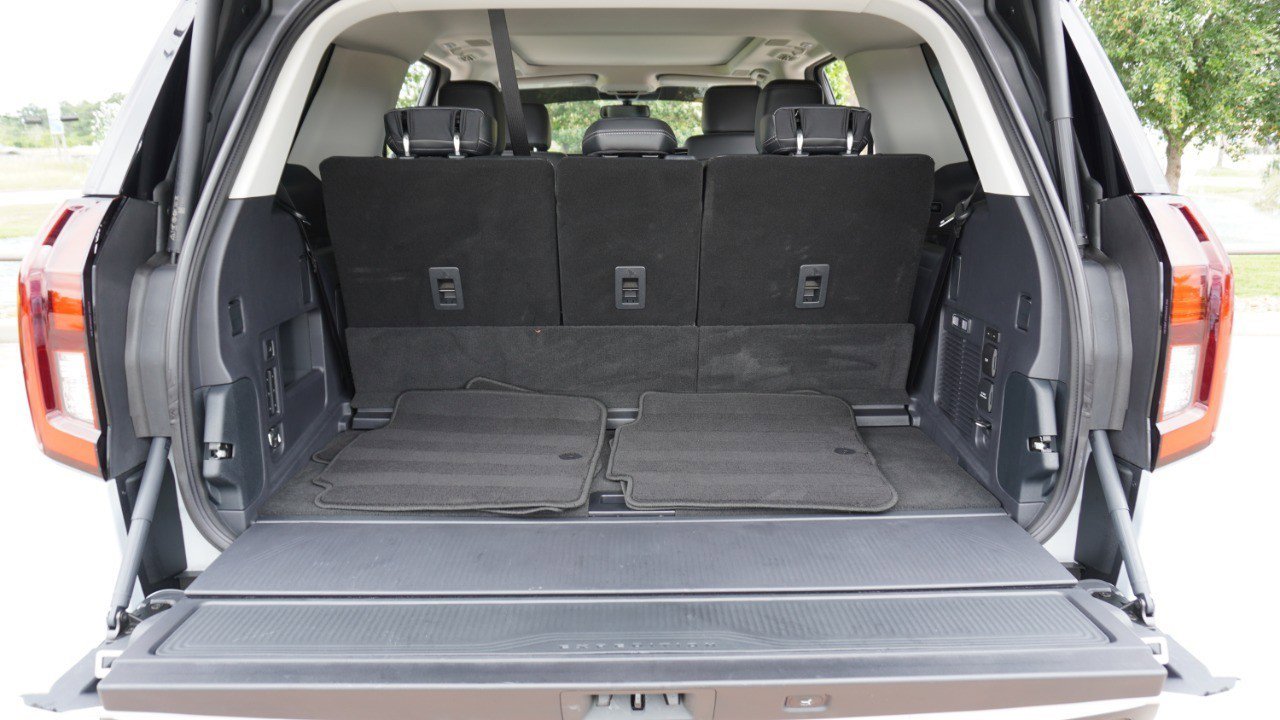 Used 2025 Ford Expedition Platinum w/ Driver's Package AWD/4WD image 43