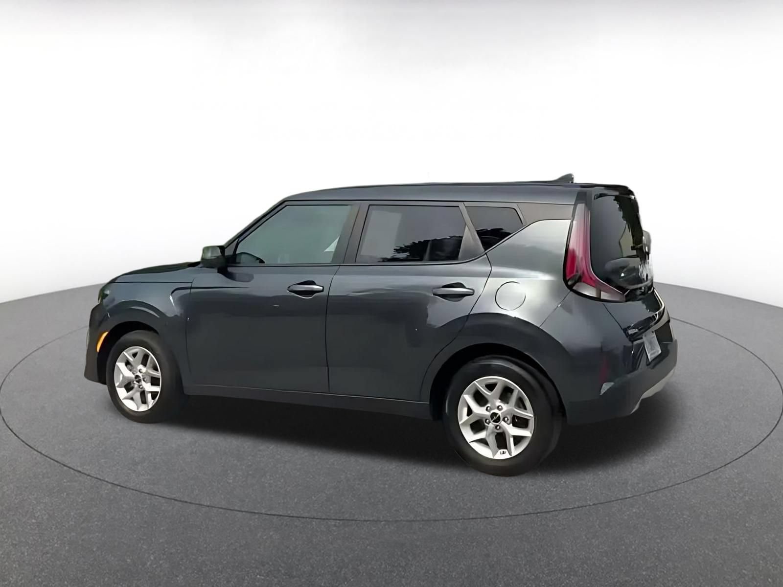 Used 2025 Kia Soul LX w/ LX Technology Package FWD image 10