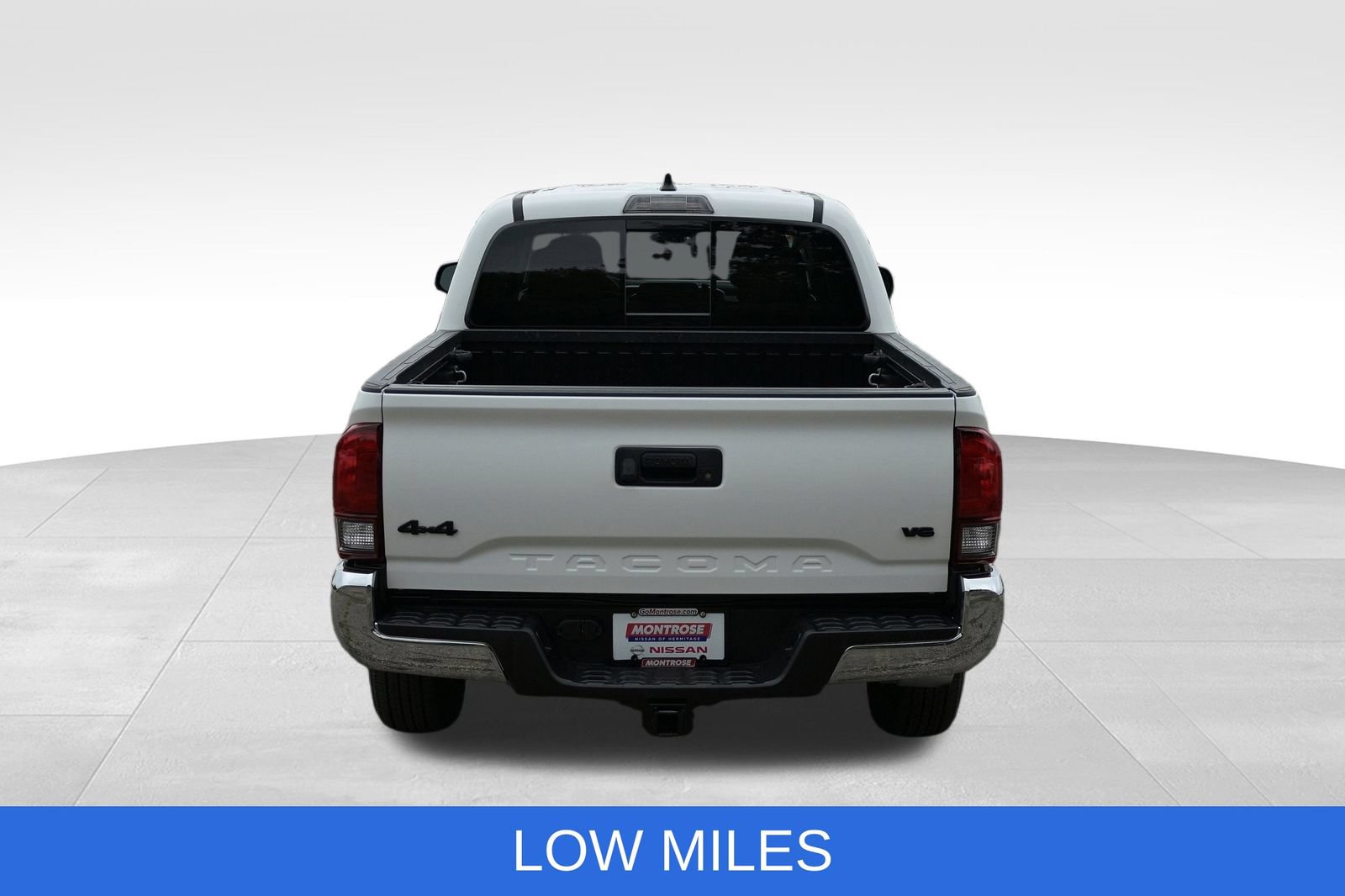 Used 2023 Toyota Tacoma SR5 AWD/4WD image 11