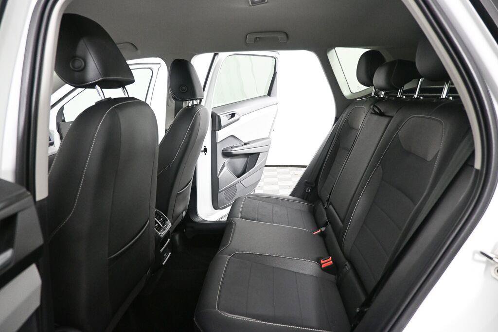 Used 2022 Volkswagen Taos SE FWD image 18
