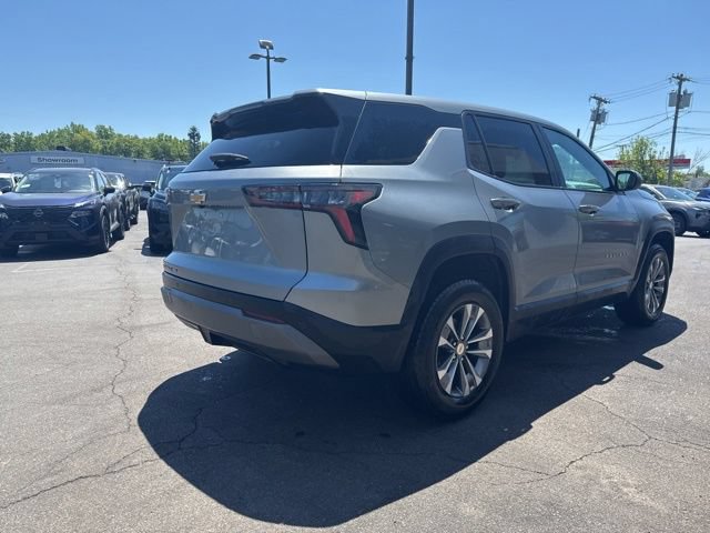 Used 2026 Chevrolet Equinox LT AWD/4WD image 2