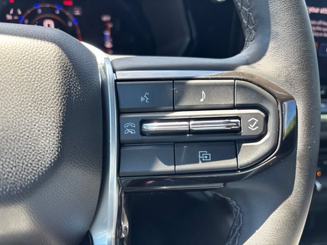 Used 2023 Chevrolet Colorado LT w/ LT Convenience Package II AWD/4WD image 19