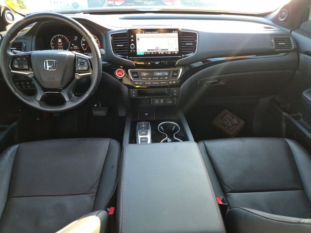 Used 2025 Honda Ridgeline Black Edition image 11