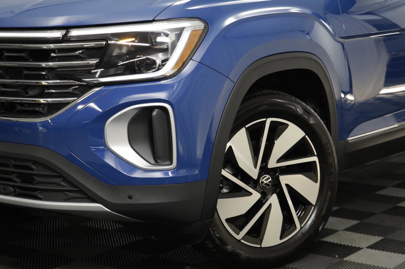 Used 2025 Volkswagen Atlas SEL image 3