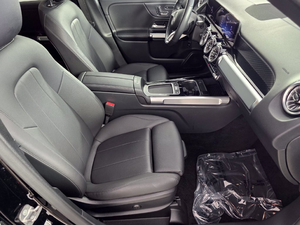 Certified 2025 Mercedes-Benz GLB 250 image 27