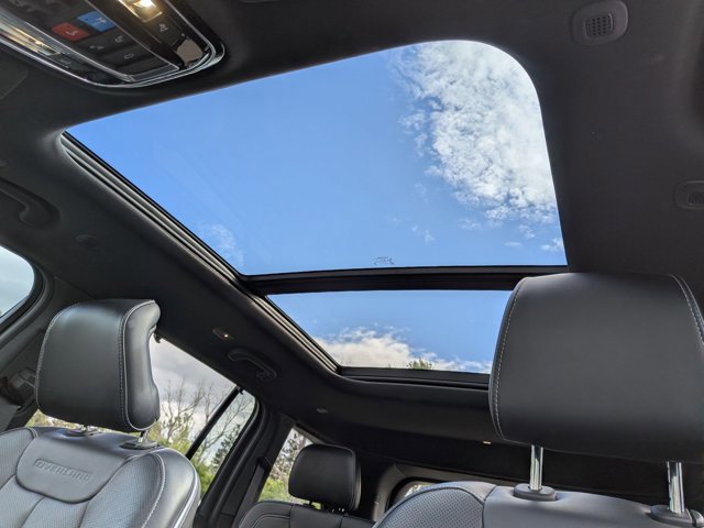 Used 2023 Jeep Grand Cherokee Overland w/ Adv Protech Group III image 16