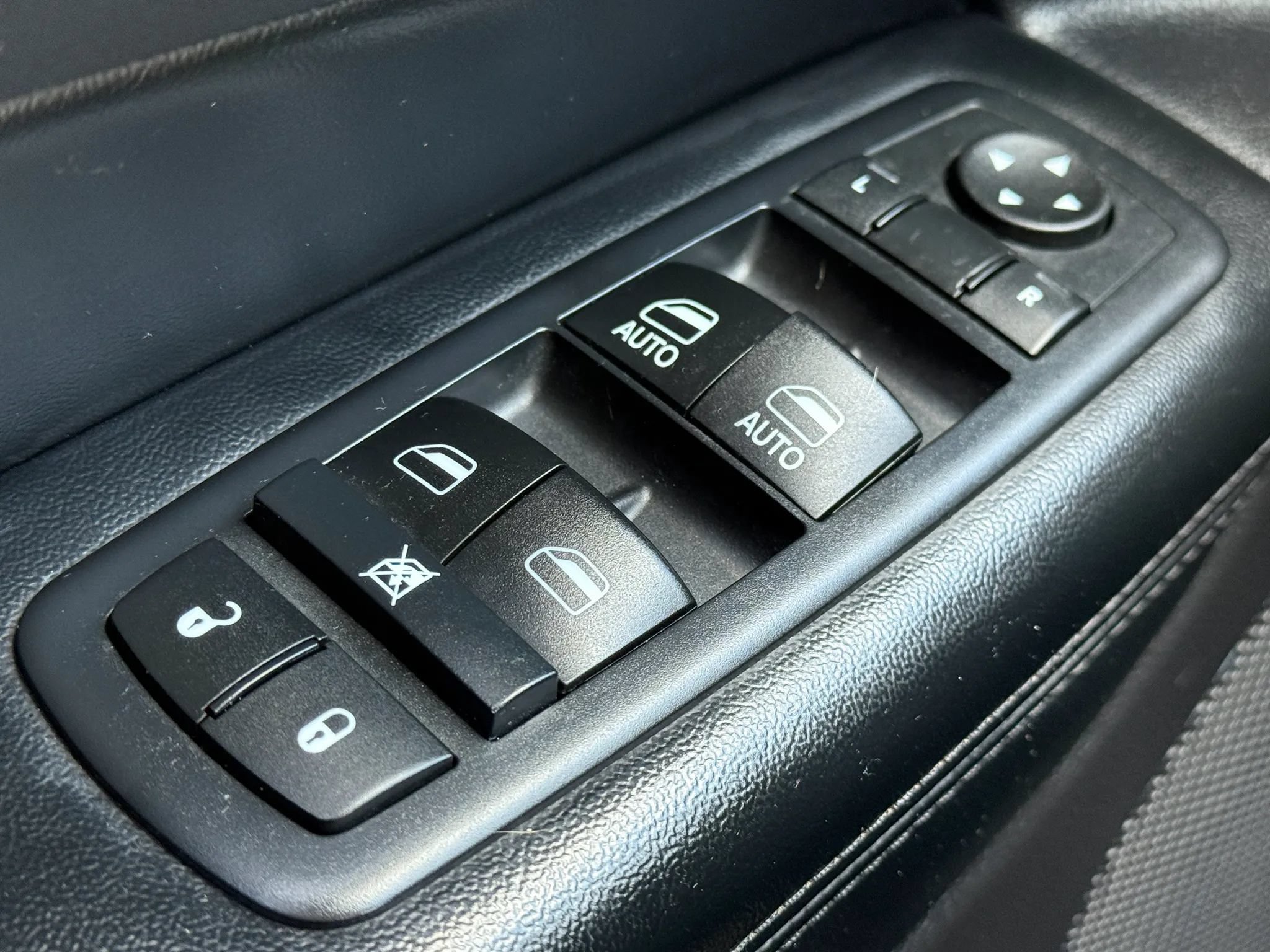 Used 2017 Jeep Grand Cherokee Laredo AWD/4WD image 23