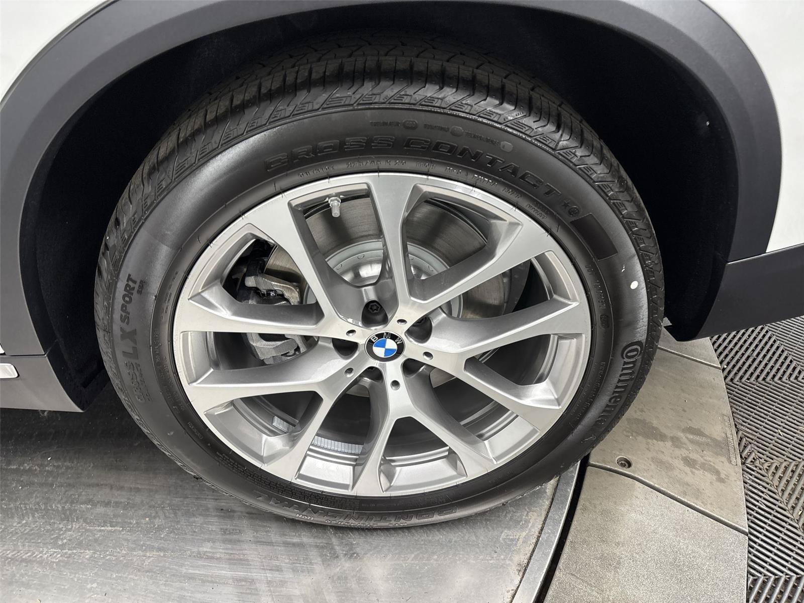 New 2026 BMW X5 xDrive50e w/ Climate Comfort Package AWD/4WD image 27