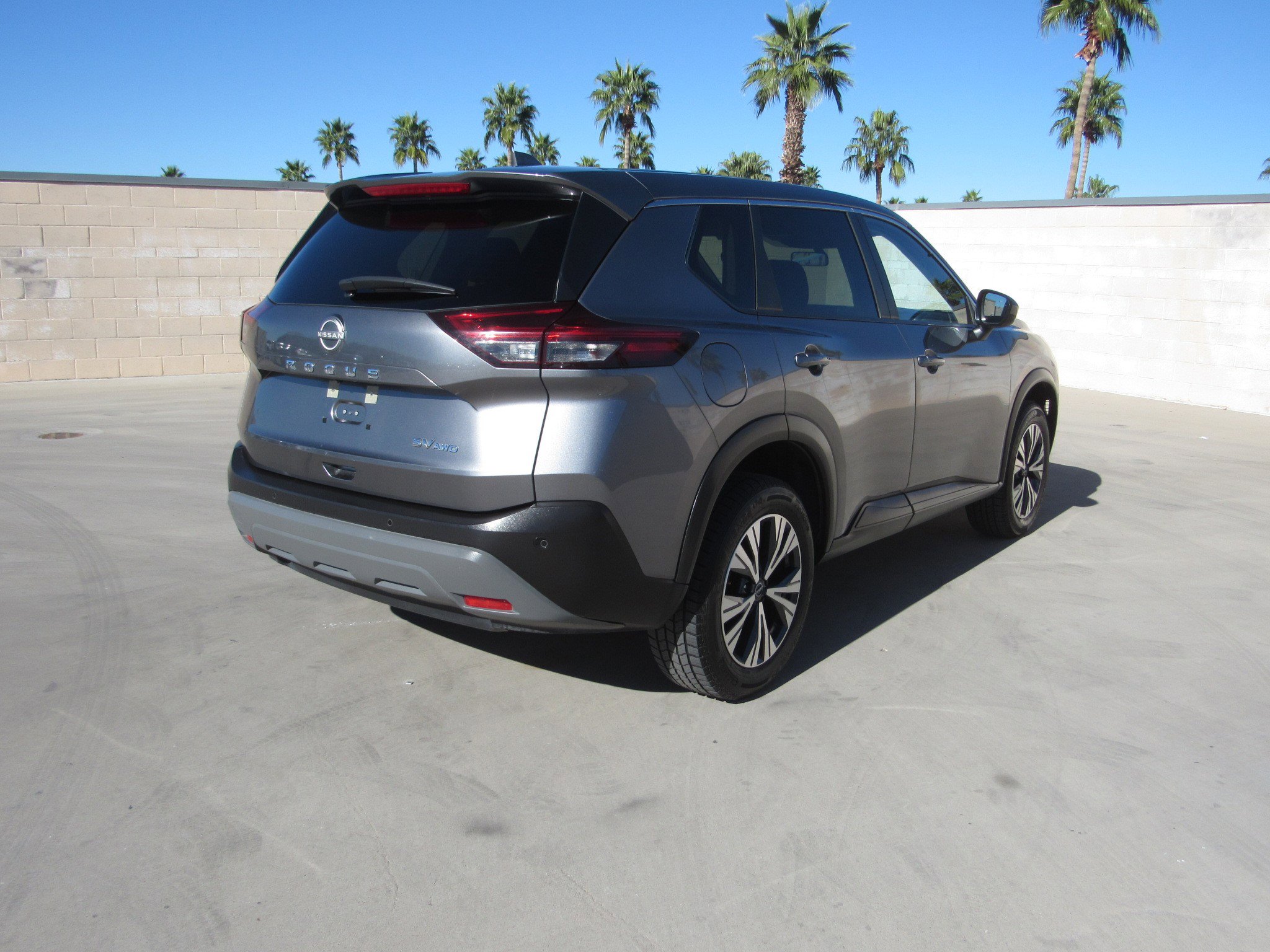 Used 2023 Nissan Rogue SV image 5