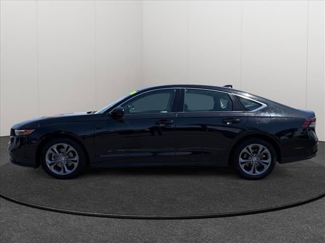 Used 2024 Honda Accord EX image 2