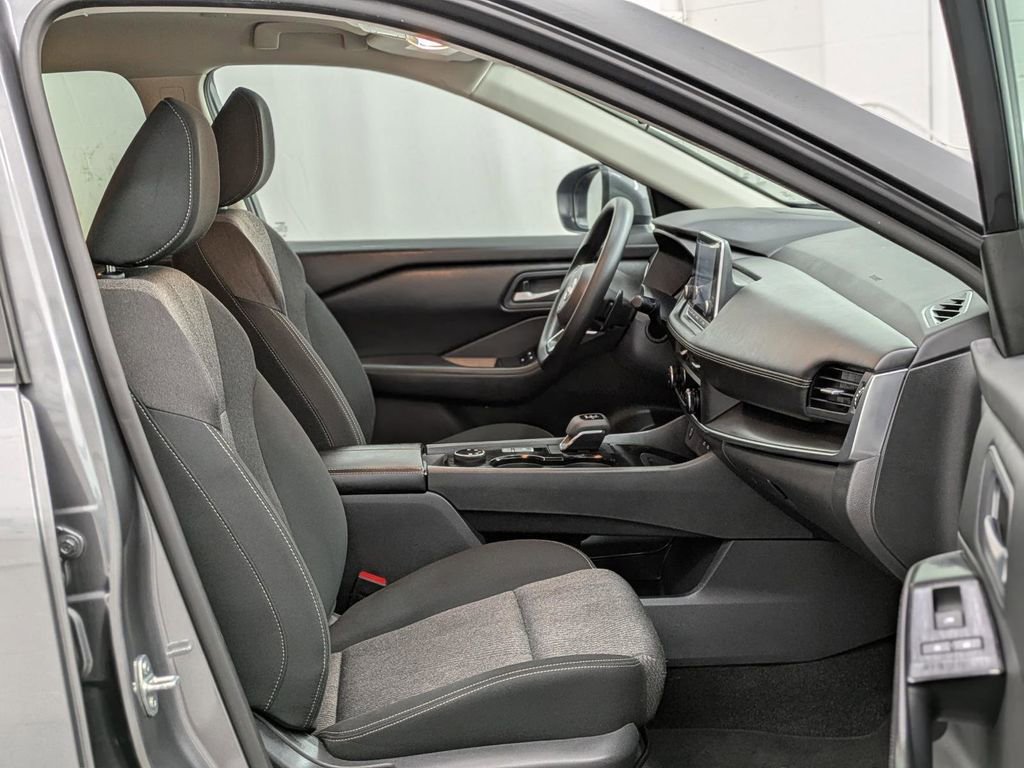 Used 2024 Nissan Rogue SV image 15