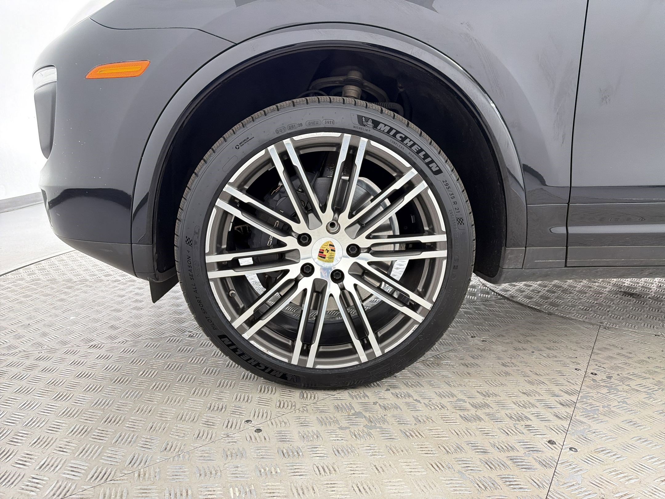 Used 2017 Porsche Cayenne AWD/4WD image 11
