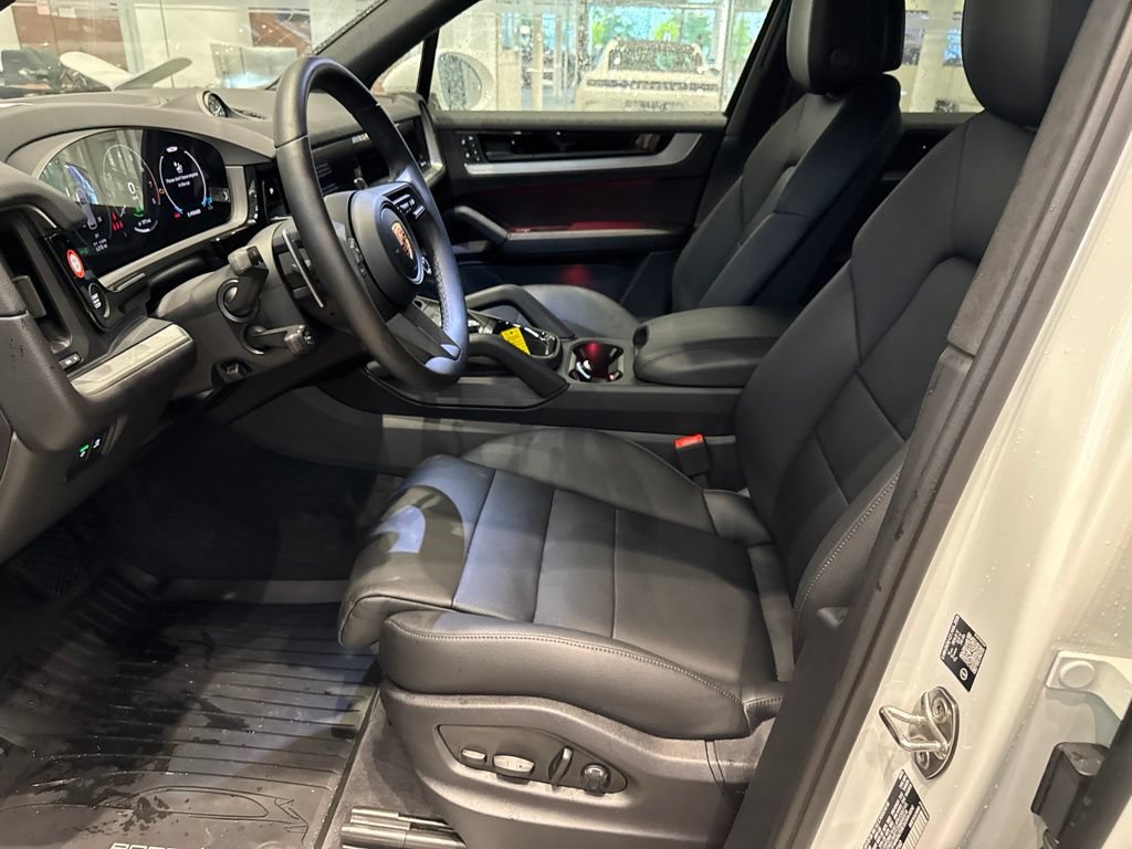 Used 2026 Porsche Cayenne E-Hybrid AWD/4WD image 3