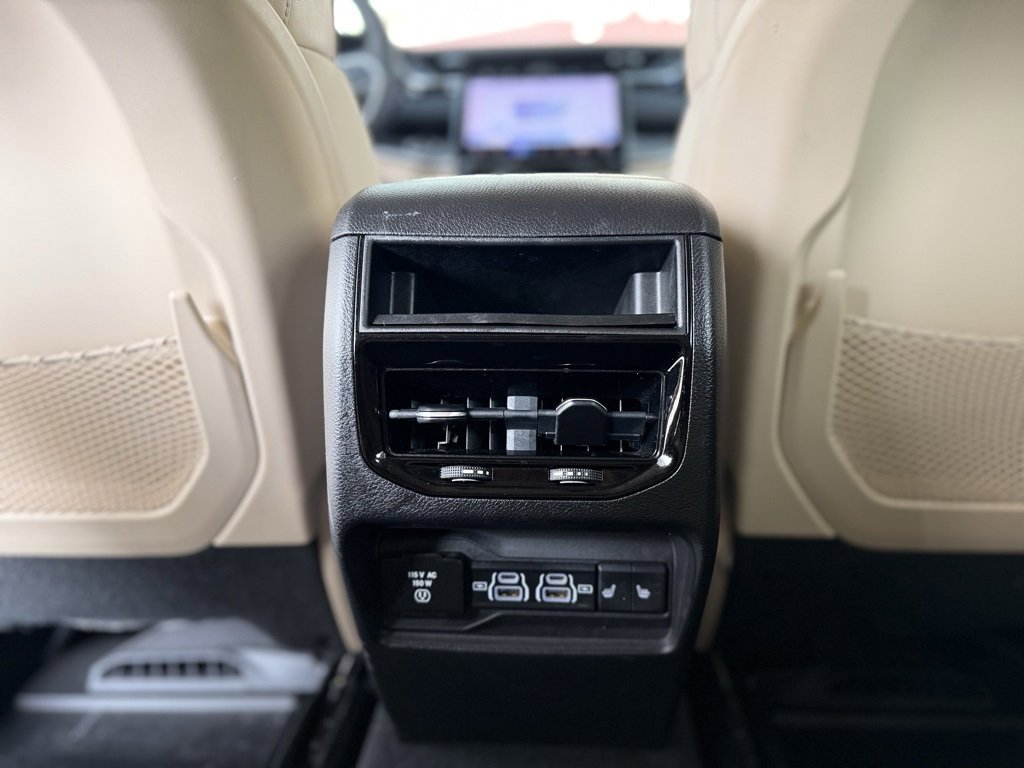 Used 2022 Jeep Grand Cherokee Limited w/ Luxury Tech Group II image 21