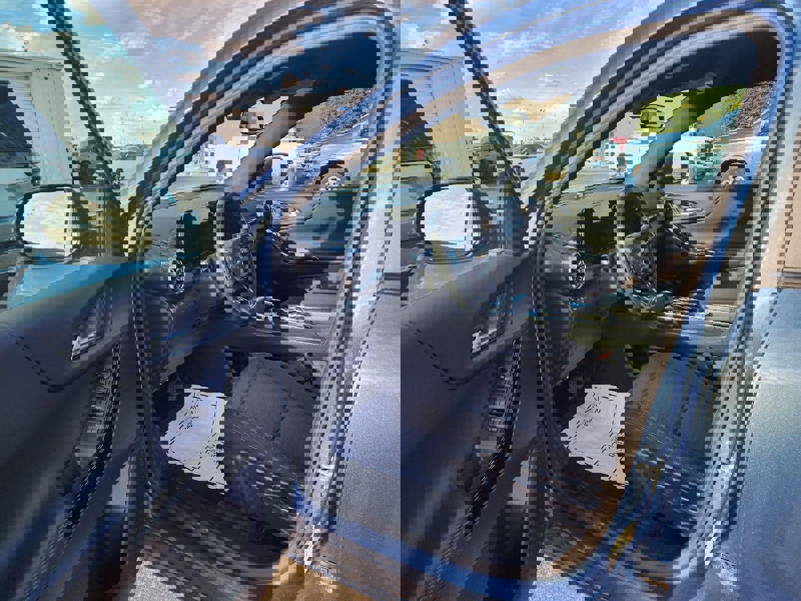 Used 2025 Chevrolet Equinox LT image 7