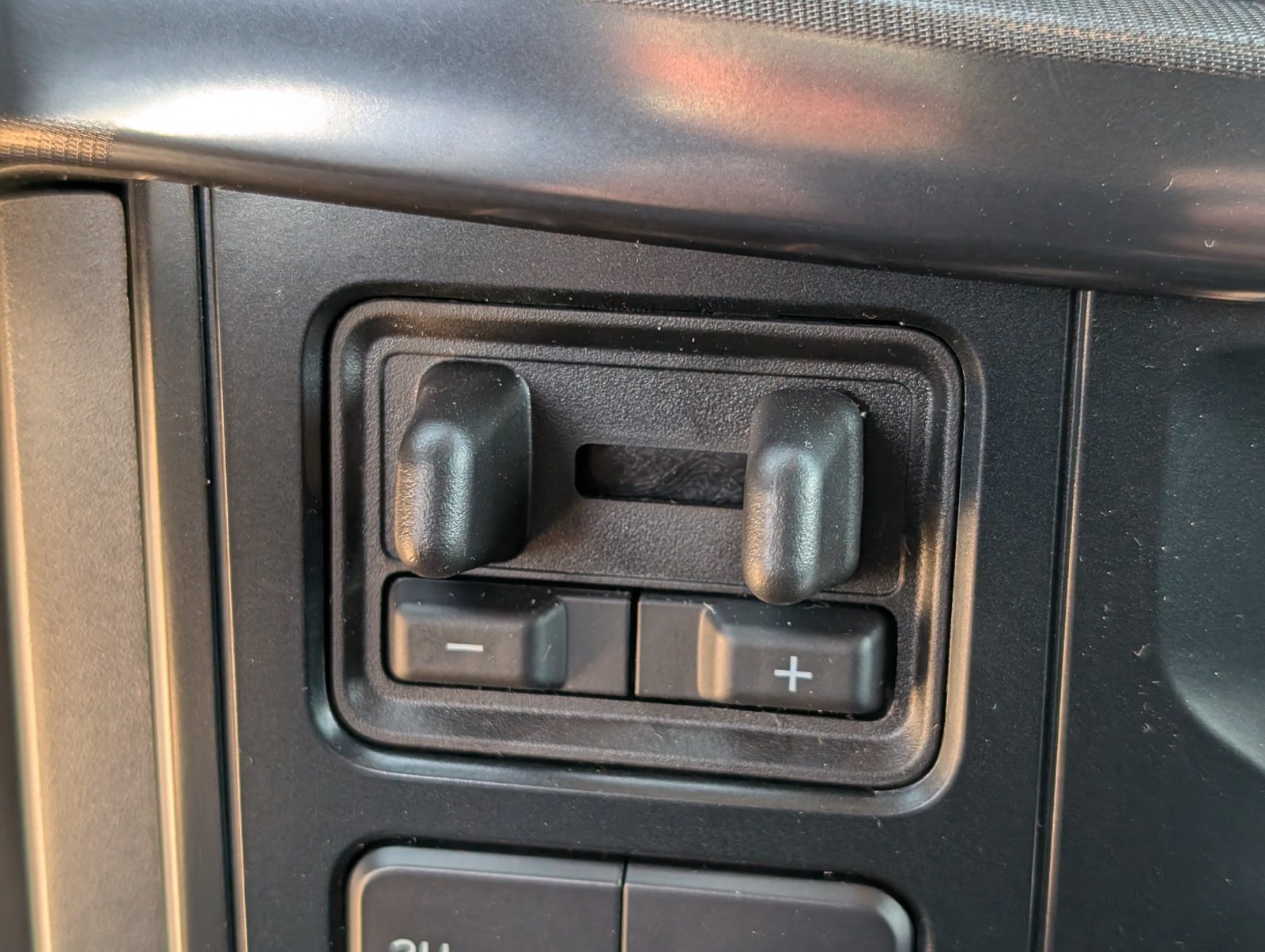 Used 2025 Ford F150 Lariat w/ Equipment Group 502A High AWD/4WD image 19