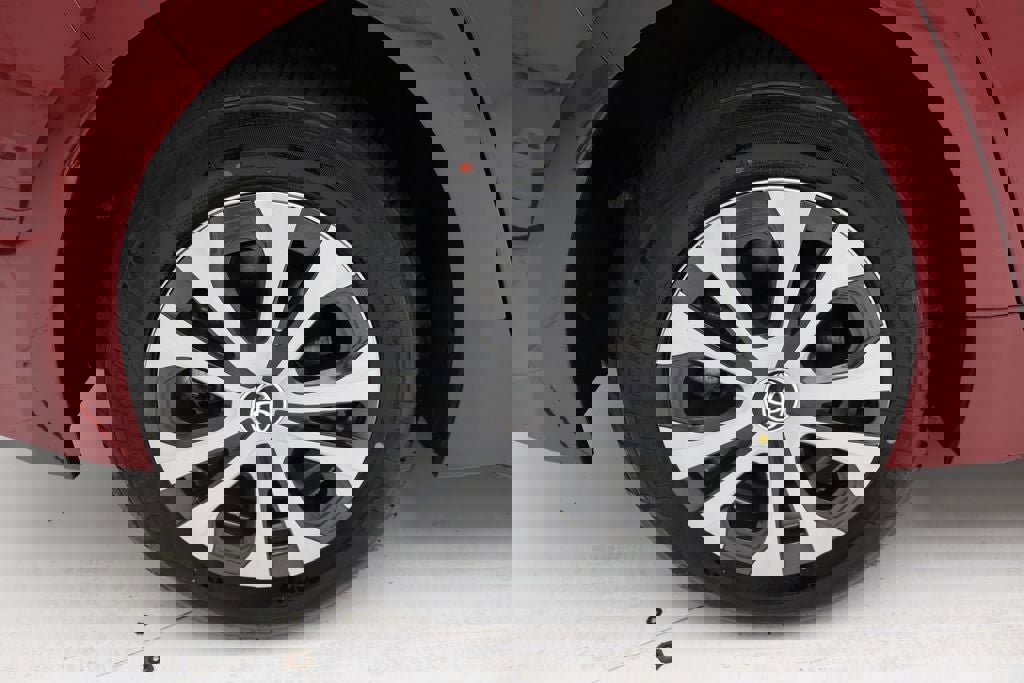 Used 2022 Toyota Corolla LE image 9