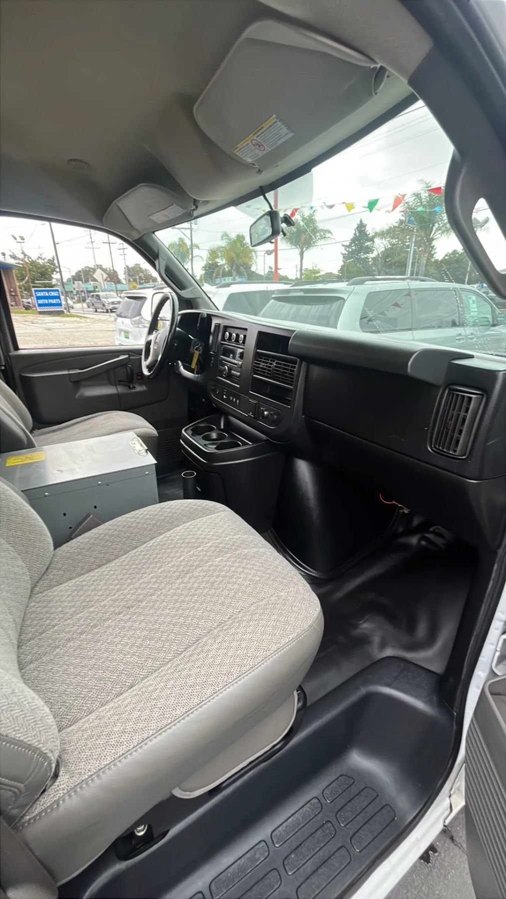 Used 2017 GMC Savana 2500 image 7