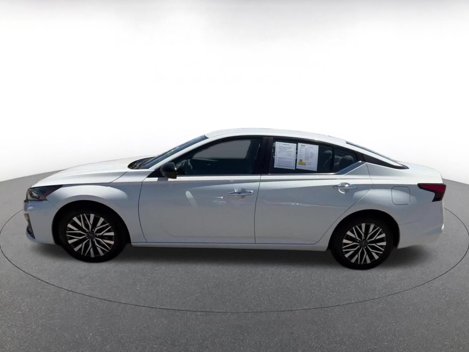 Used 2025 Nissan Altima 2.5 SV FWD image 9