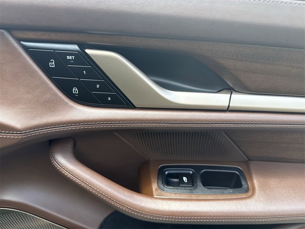 Used 2022 Porsche Taycan Turbo S image 32