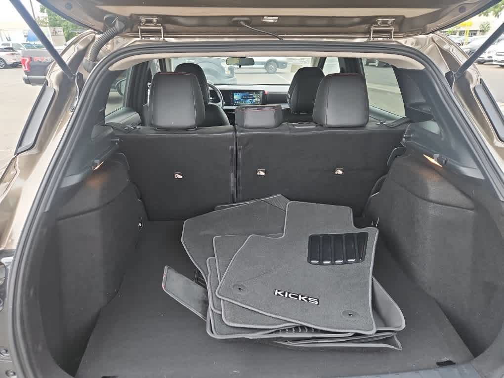 Used 2025 Nissan Kicks SR w/ SR Premium Package AWD/4WD image 8