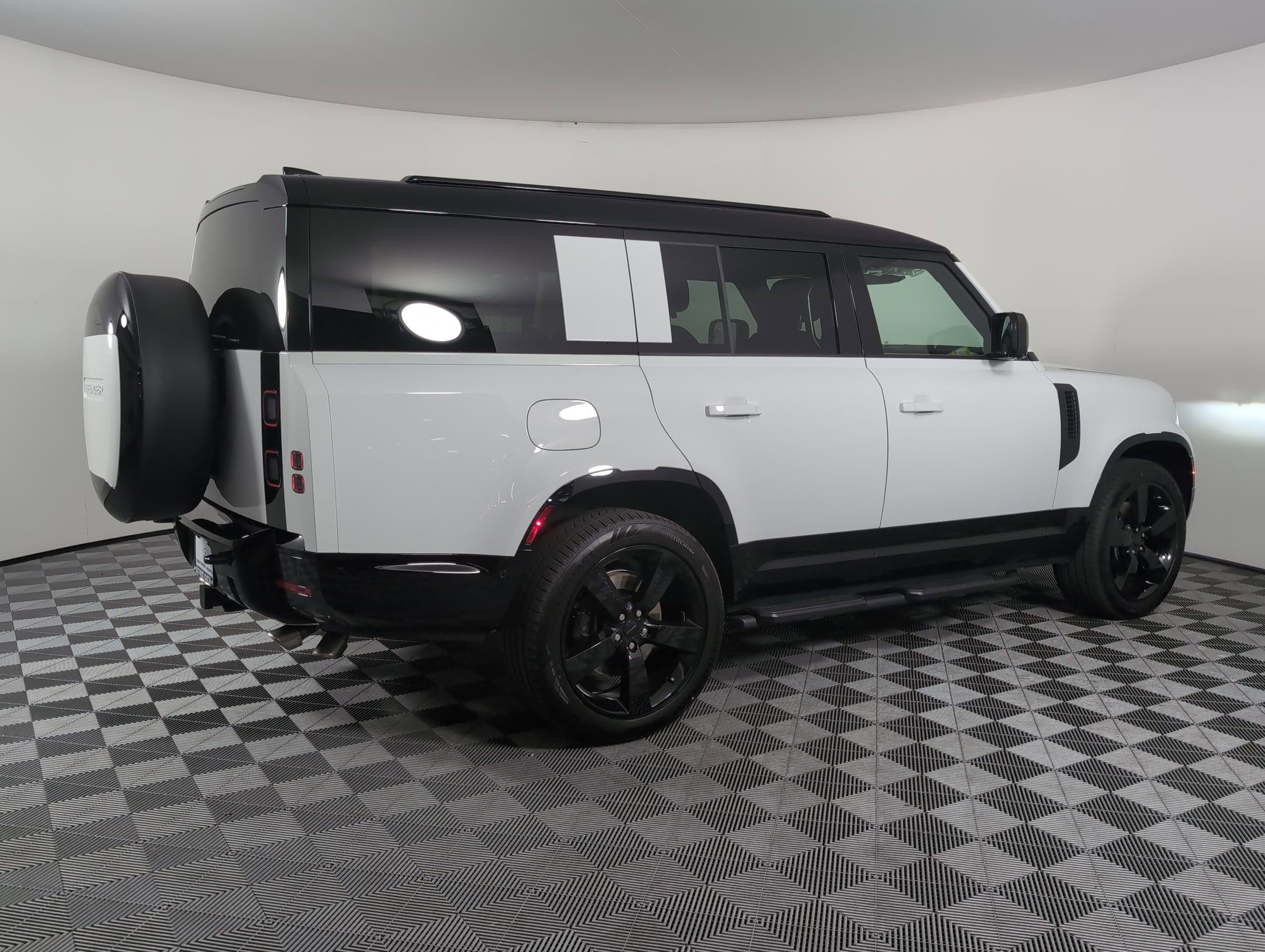 New 2026 Land Rover Defender 130 V8 image 8