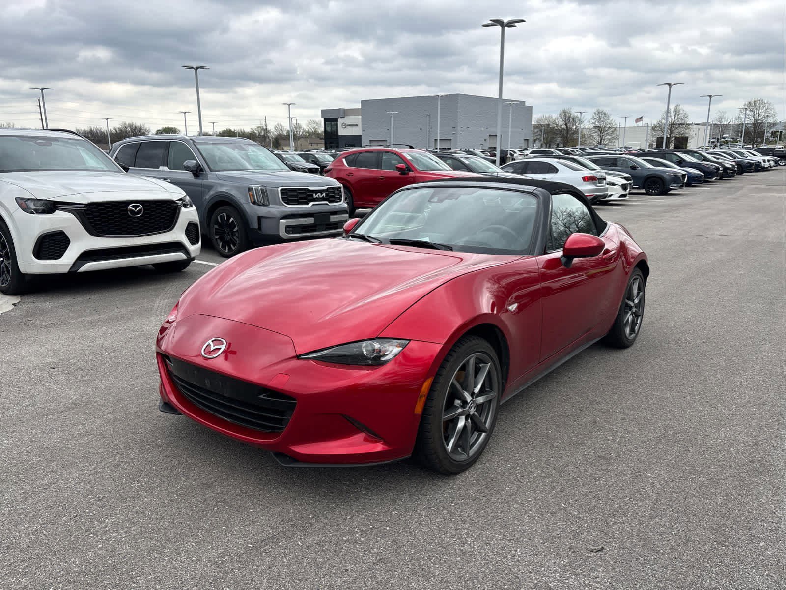 Used 2016 MAZDA MX-5 Miata Grand Touring video 2