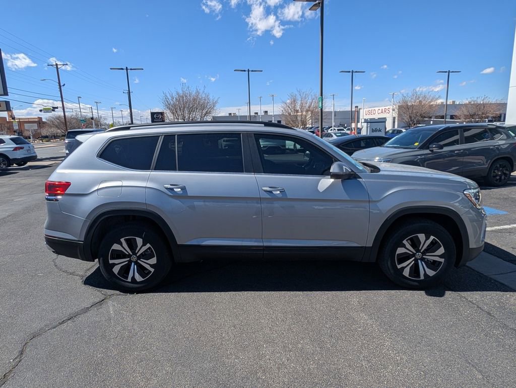 Used 2025 Volkswagen Atlas SE image 4