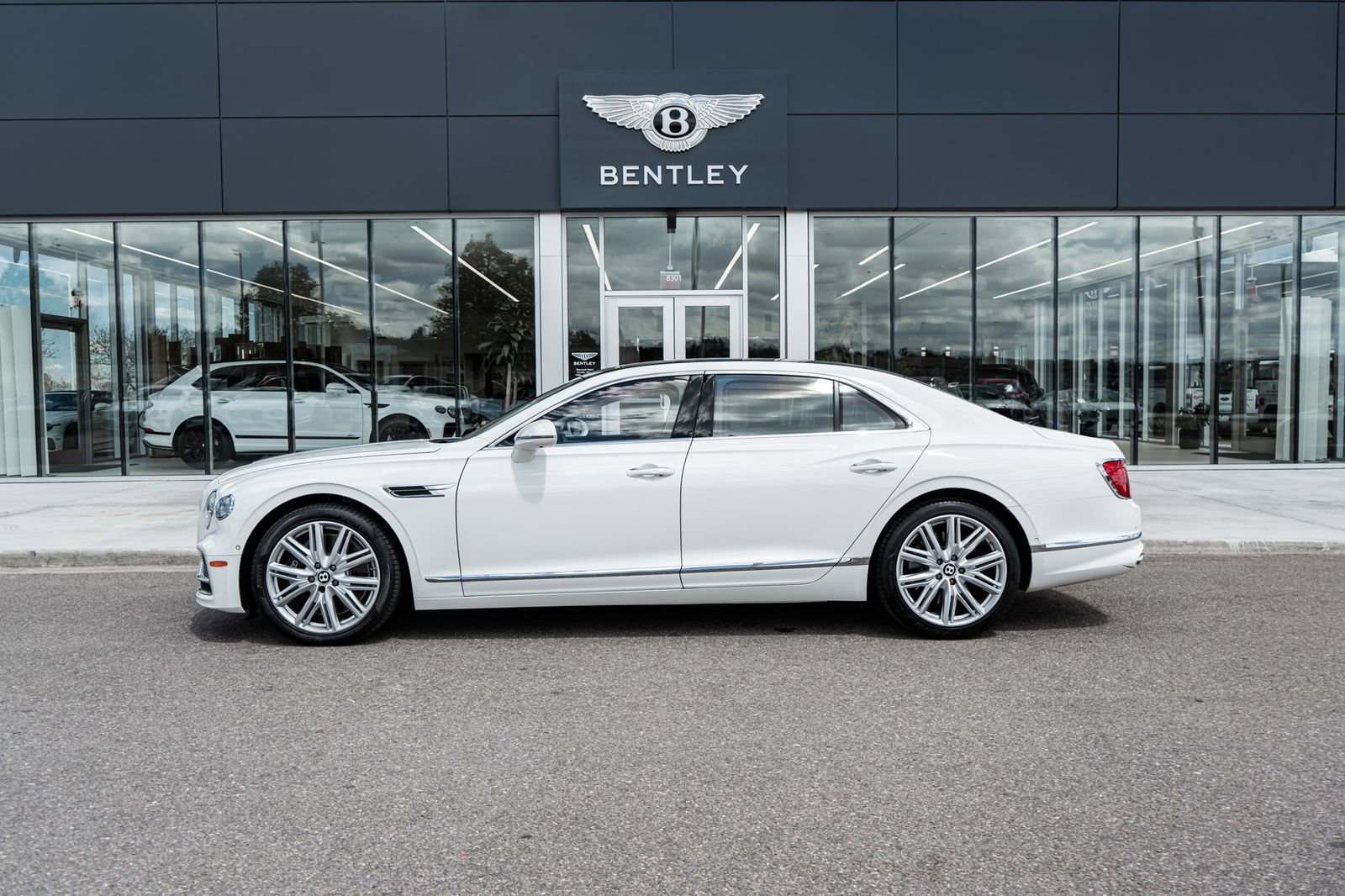 Used 2023 Bentley Flying Spur V8 AWD/4WD image 5