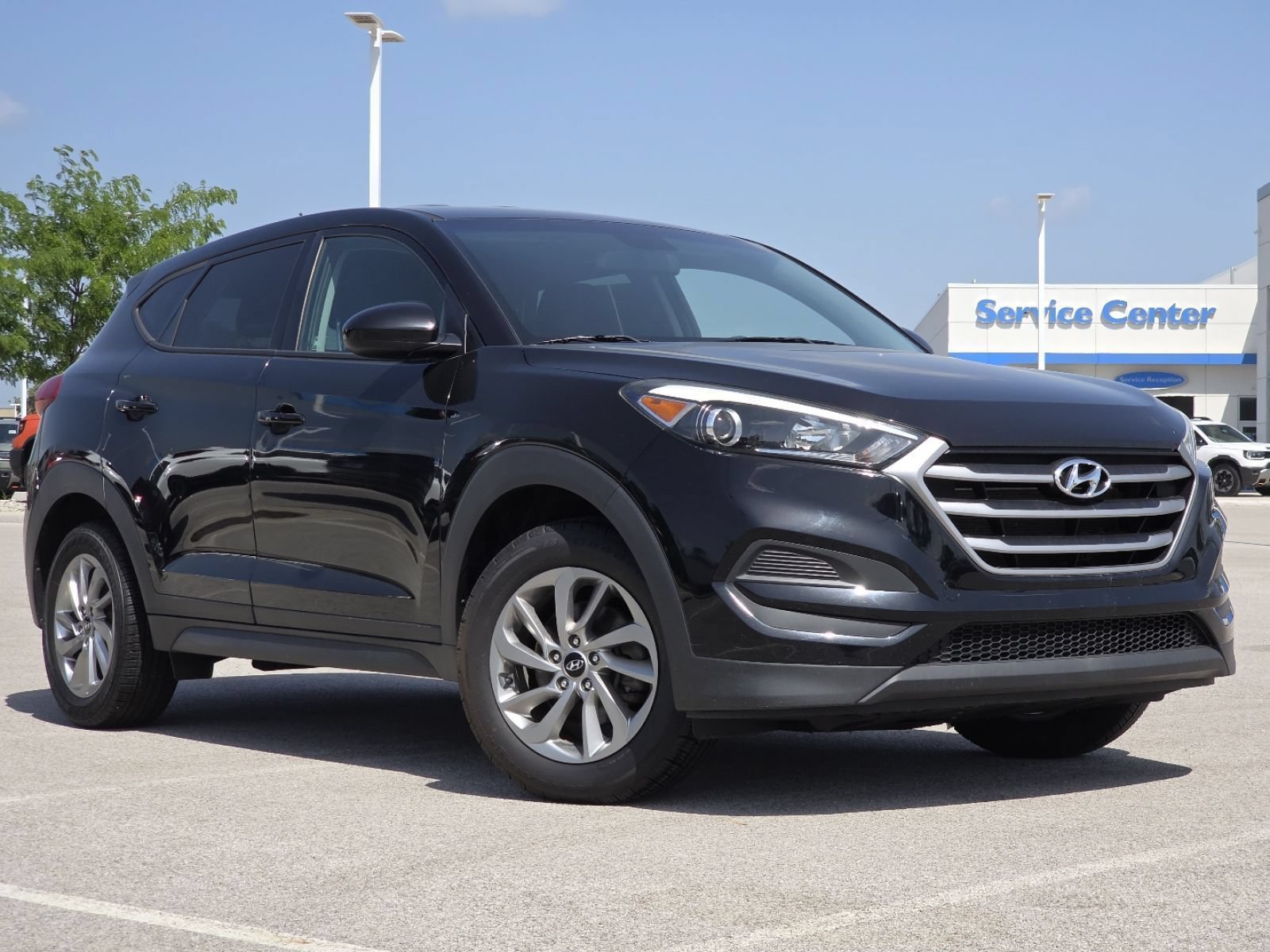 Used 2018 Hyundai Tucson SE w/ Cargo Package FWD image 2