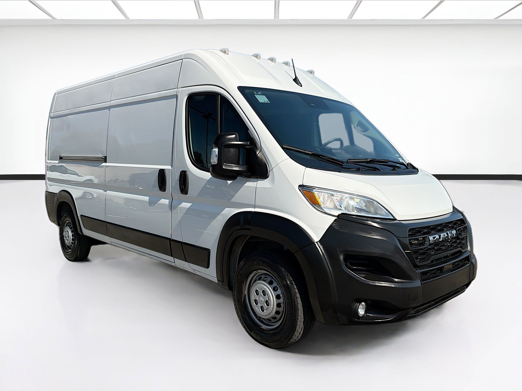 Used 2025 RAM ProMaster 2500 w/ Convenience Group FWD image 3