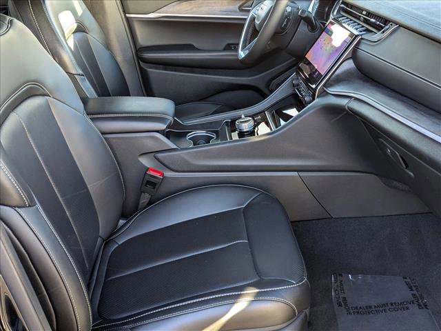 Used 2025 Jeep Grand Cherokee Limited w/ Luxury Tech Group II image 22