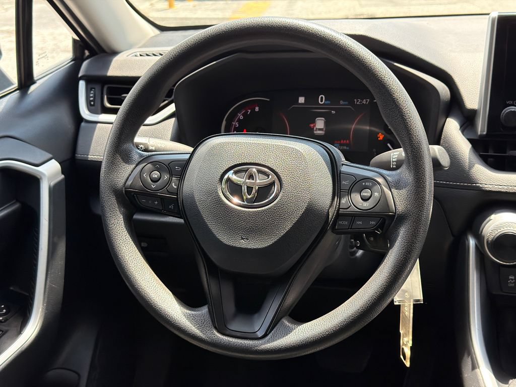 Used 2025 Toyota RAV4 LE AWD/4WD image 28
