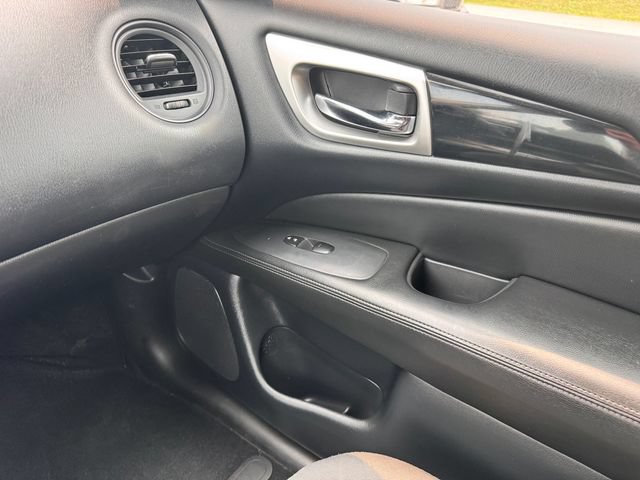 Used 2020 Nissan Pathfinder S FWD image 23