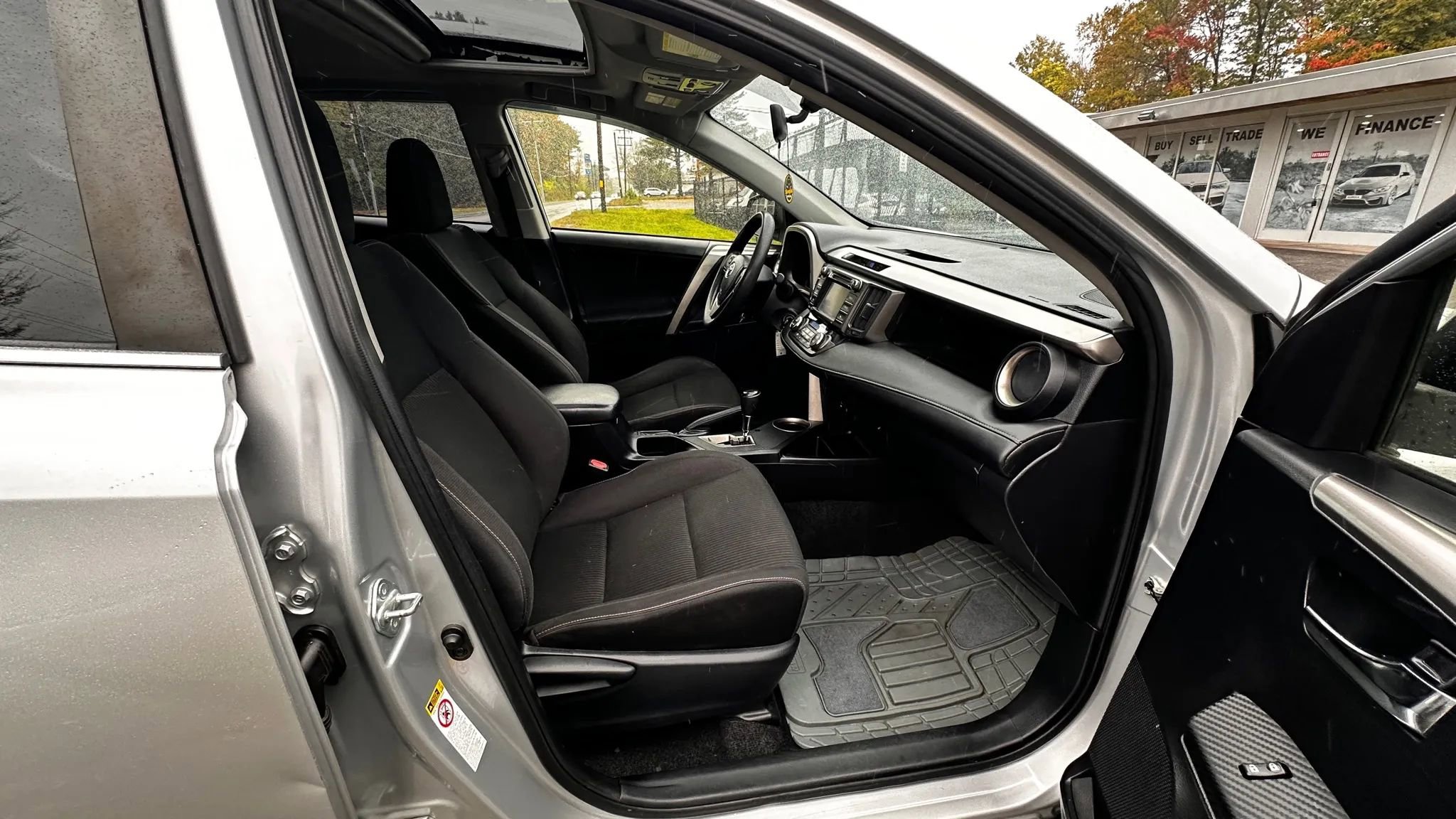 Used 2015 Toyota RAV4 XLE image 28