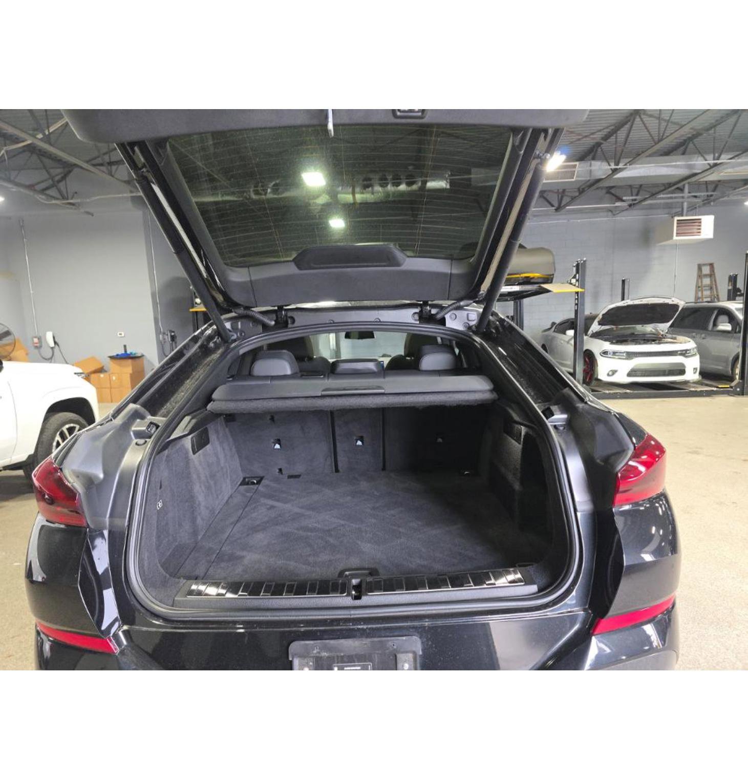 Used 2024 BMW X6 xDrive40i w/ M Sport Professional Package AWD/4WD image 19