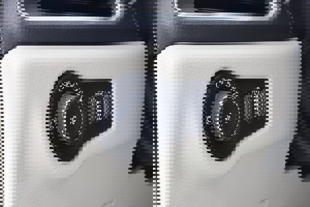 Used 2019 Chrysler Pacifica Limited image 25