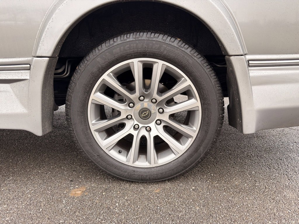 Used 2021 Chevrolet Express 2500 LS w/ Enhanced Convenience Package image 23