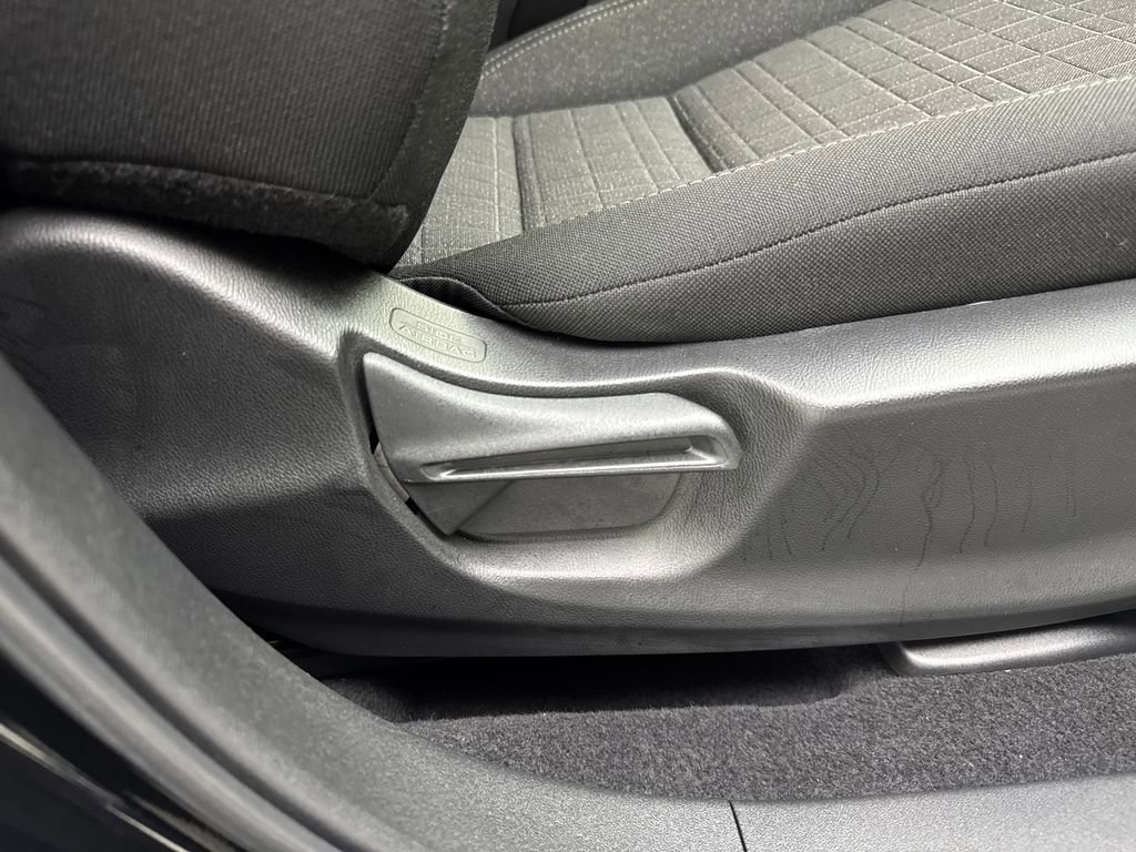 Used 2025 Honda HR-V LX image 46
