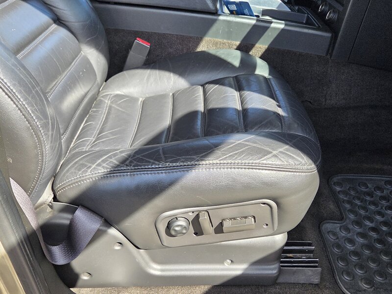 Used 2005 HUMMER H2 SUT w/ Preferred Equipment Group AWD/4WD image 21
