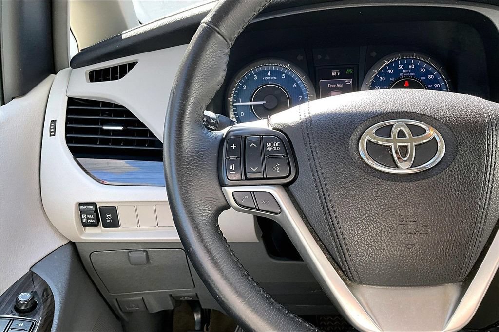 Used 2018 Toyota Sienna XLE AWD/4WD image 12